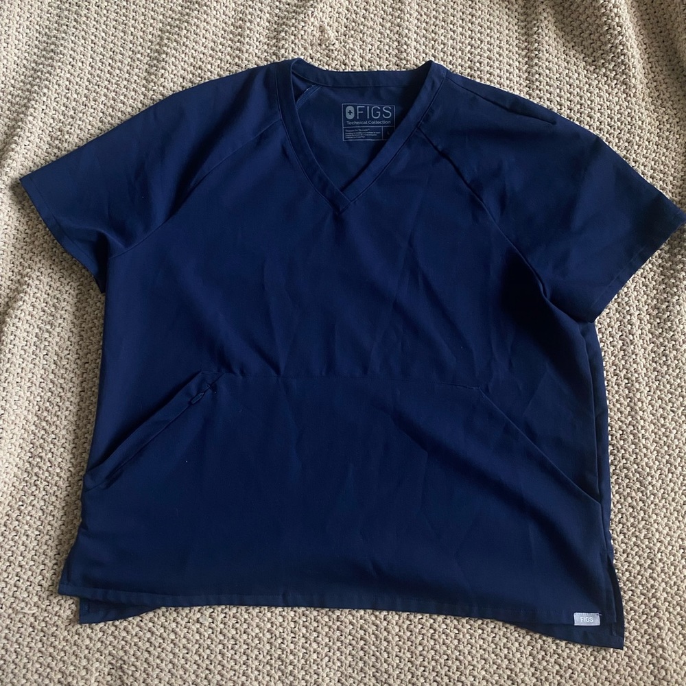 Figs scrub top navy